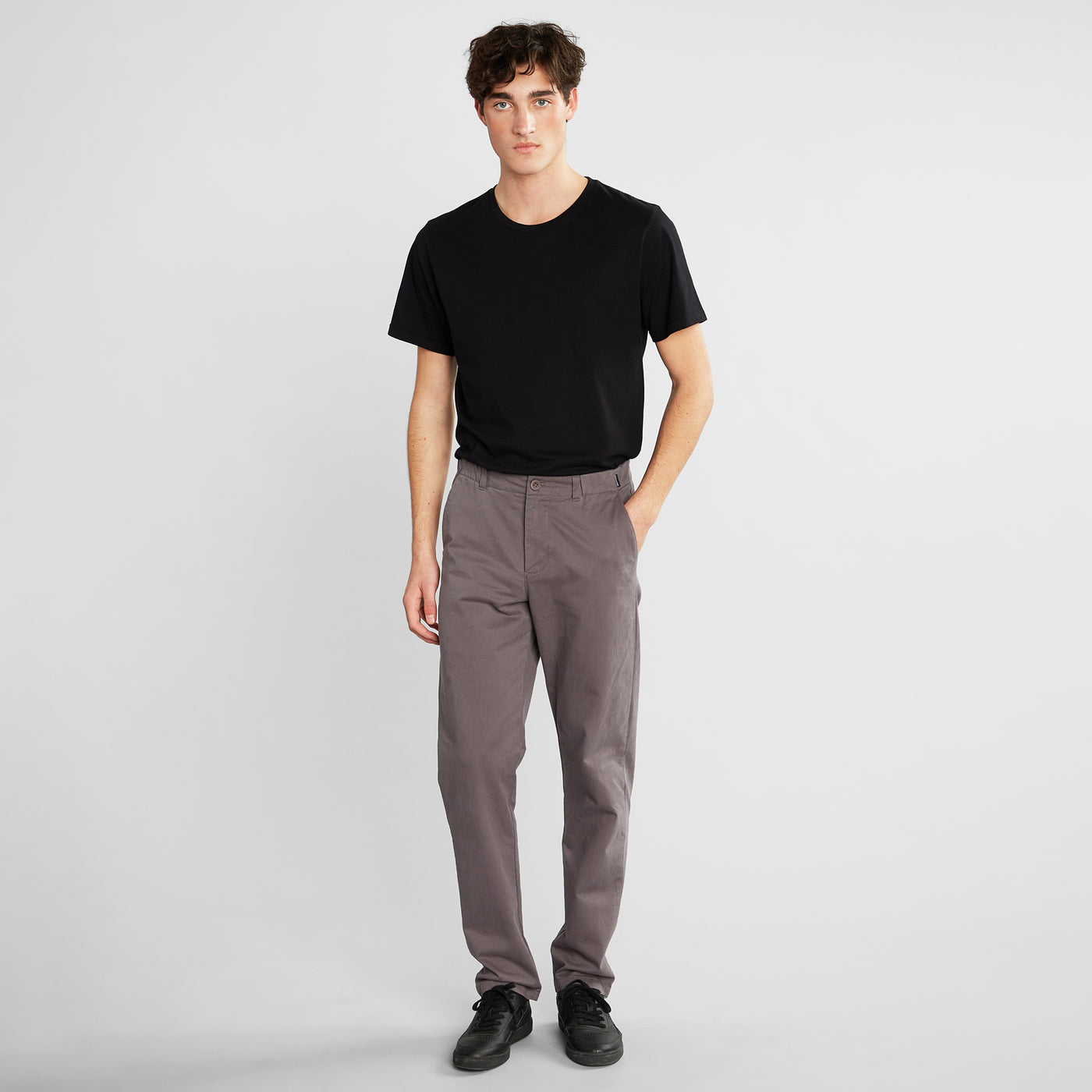 Hoese Chino Pants von Dedicated in Grey.