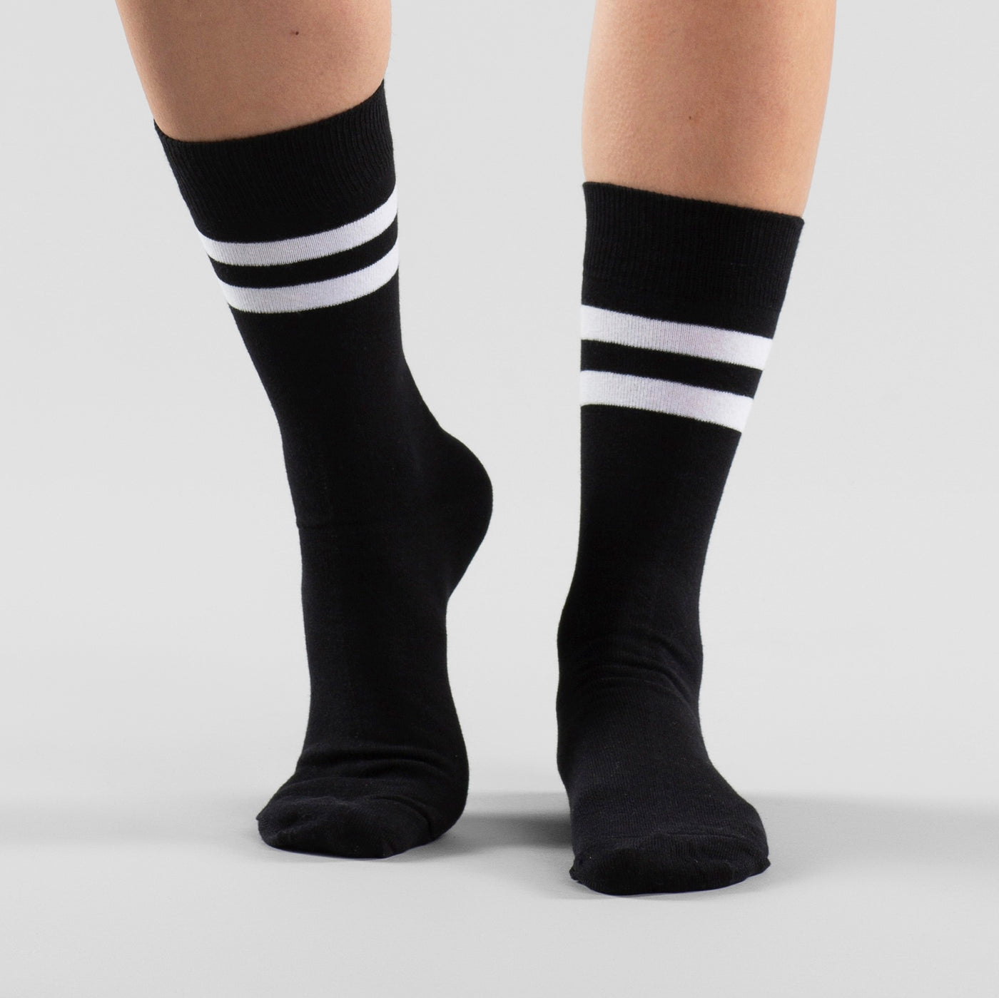 Socks Double Stripe Black von Dedicated in schwarz.