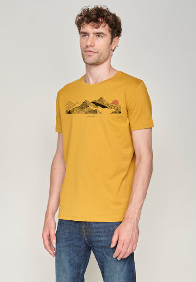 Schönes T-Shirt Nature Mountains Sundown Ochre in gelb von Greenbomb.