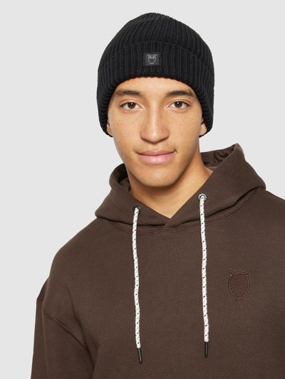 Mütze Rib Hat Black Jet von Knowledge Cotton Apparel.