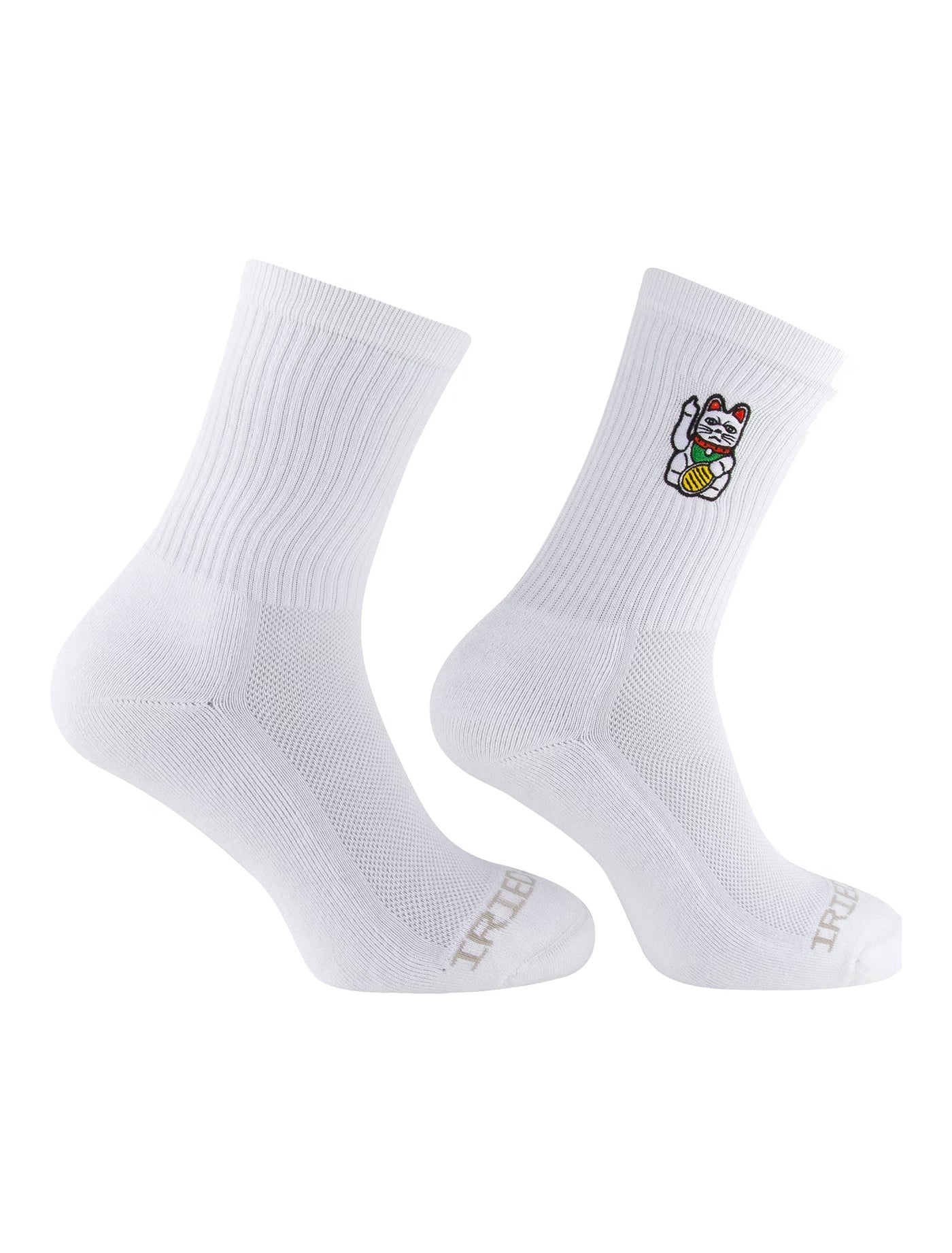 Weiße Iriedaily-Socken mit geripptem Schaft und kleiner winkender Glückskatze als Stickmotiv auf der Außenseite.