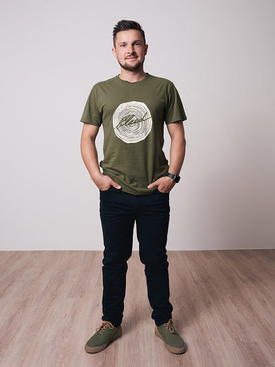 Bleed clothing - Wood Logo T-Shirt Oliv. Vegane und bio faire Mode im Onlineshop bei green.in.pieces